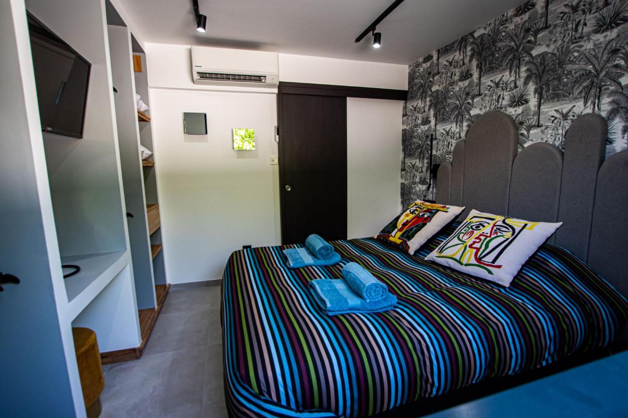 Appartement De Caractere Avec Jacuzzi Frejus Exterior photo